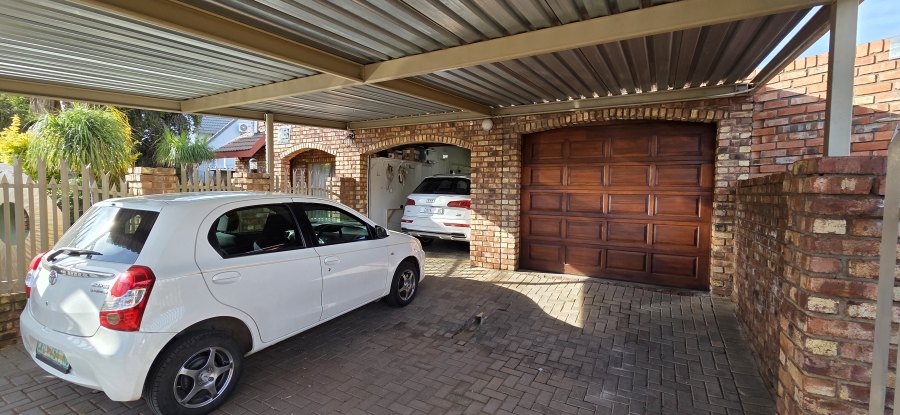 3 Bedroom Property for Sale in Roylglen Gardens Northern Cape